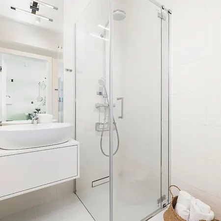 Sea Waves Exclusive - Wellness Spa, Sauna & Parking - By Rent Like